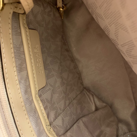 Rose Gold Micheal Kors Tote and Matching Wallet - Picture 3 of 7